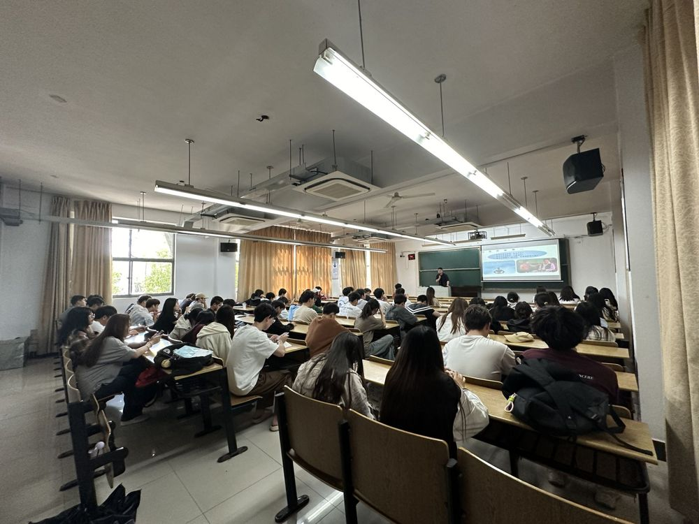 NO钱包官网科技集团在南京邮电大学通达学院举办讲座